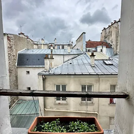 Marais Near Louvre Museum Ecouffes * פריז
